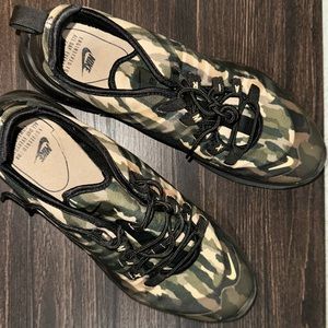 Men’s Camouflage Printed Nike sneakers size 11